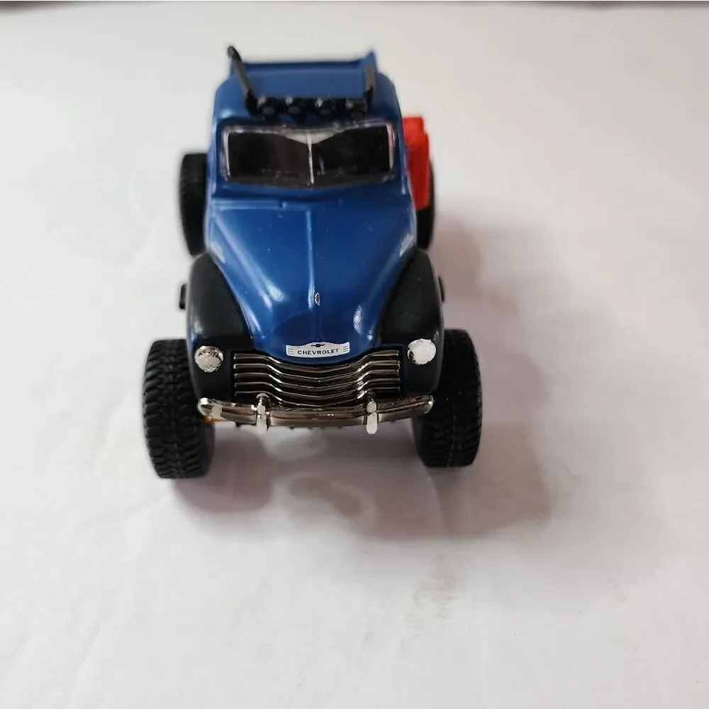 Maisto 1:64 Scale 1953 Chevy 3100 Pick-Up Truck Midnight Blue Rescue Team